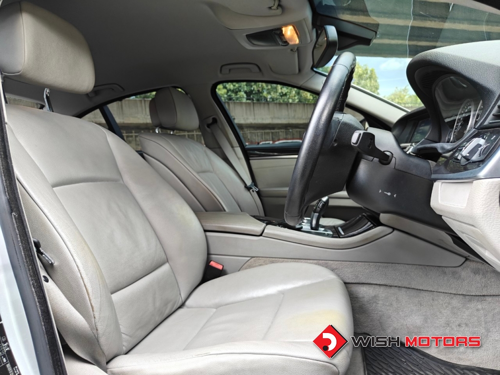 BMW SERIES 5 523i AT ปี 2010 #16 (L)