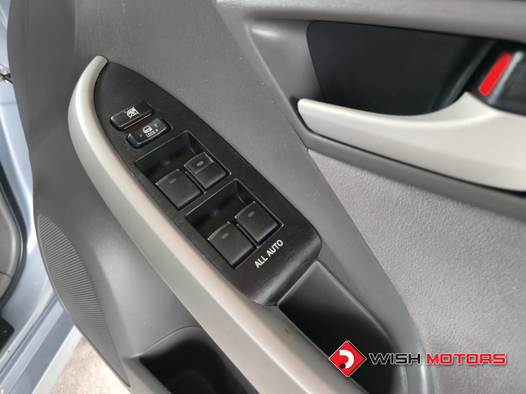 TOYOTA PRIUS Hybrid Synergy Drive 1.8 AT ปี 2011 #11 (L)