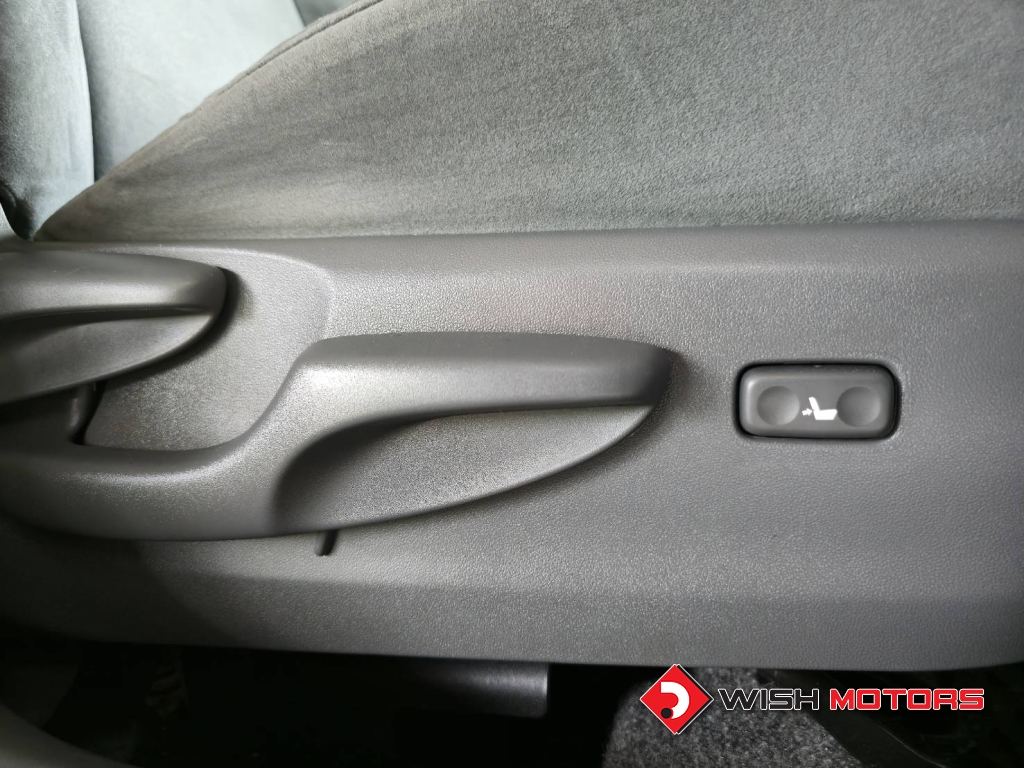 TOYOTA PRIUS Hybrid Synergy Drive 1.8 AT ปี 2011 #13 (L)