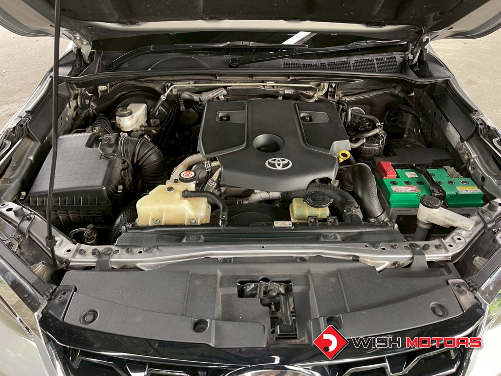 TOYOTA FORTUNER 2.4 [V] AT ปี 2021 #10 (L)