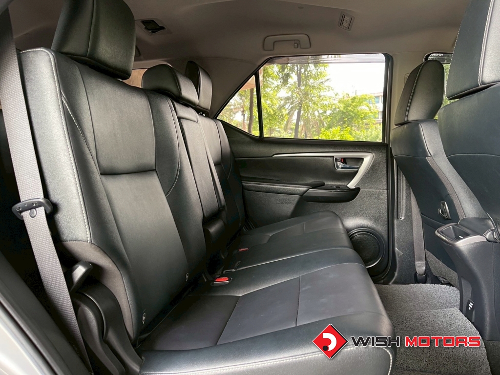 TOYOTA FORTUNER 2.4 [V] AT ปี 2021 #13 (L)