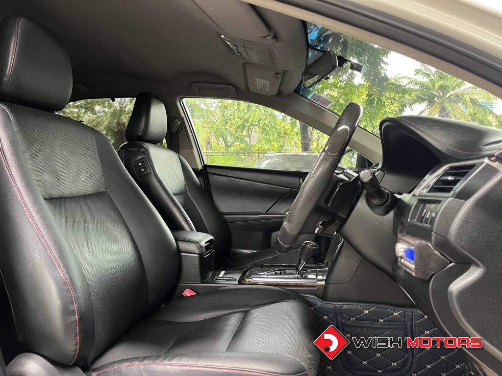 TOYOTA CAMRY 2.0 [G] Extremo AT ปี 2015 #9 (L)