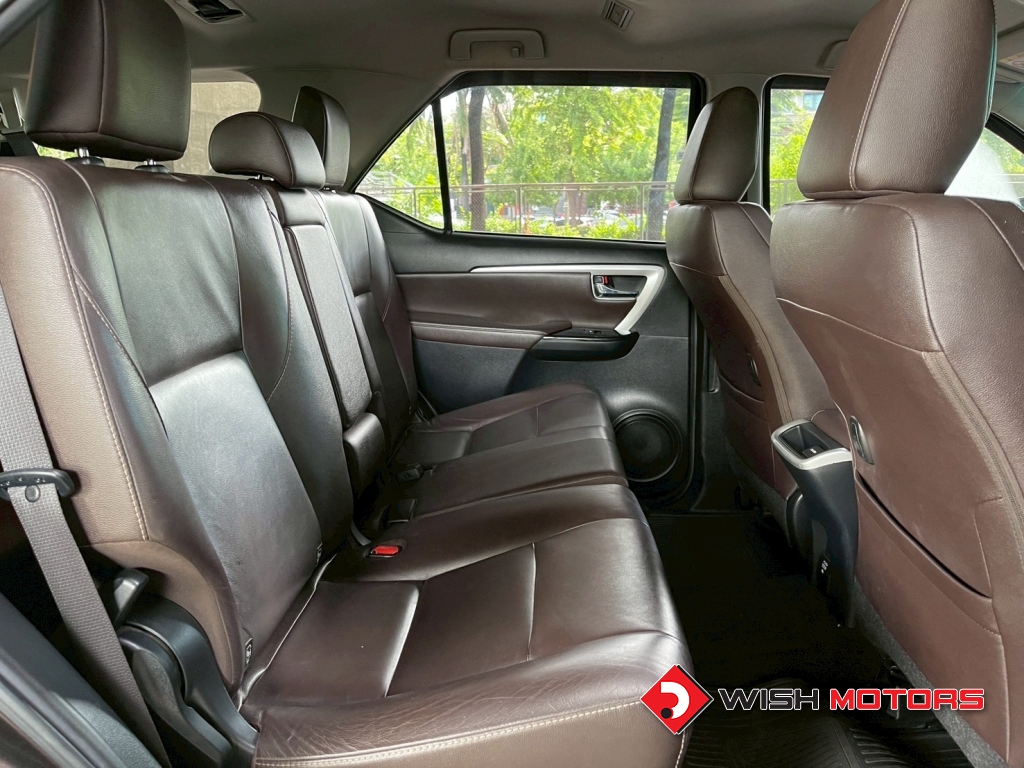 TOYOTA FORTUNER 2.4 [V] AT ปี 2016 #15 (L)