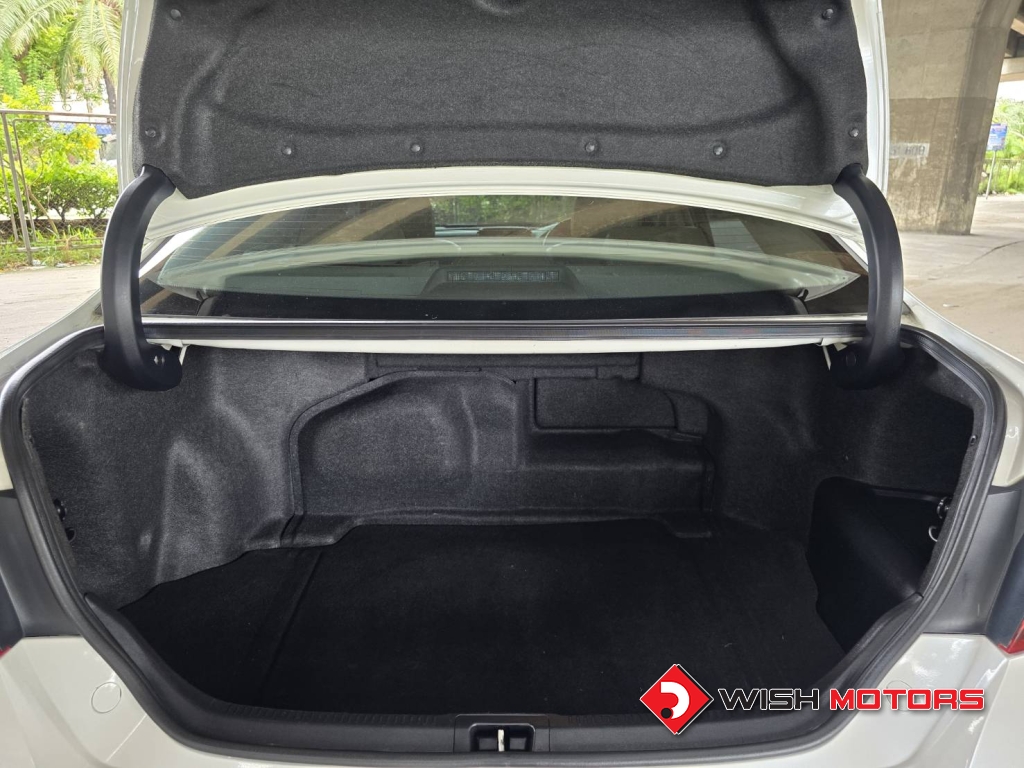 TOYOTA CAMRY HYBRID 2.5 AT ปี 2016 #7 (L)