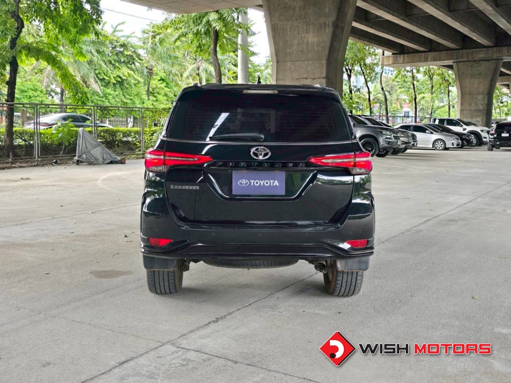 TOYOTA FORTUNER 2.4 Legender AT ปี 2021 #5 (L)