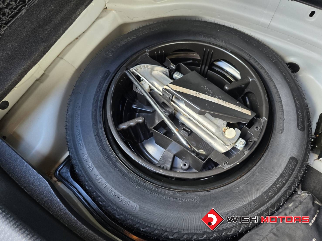 MERCEDES-BENZ C-CLASS C 180 CGI BlueEFFICIENCY [Coupe] AT ปี 2011 #9 (L)