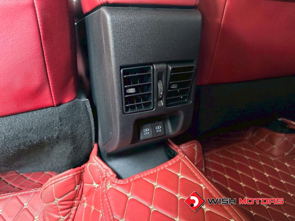 TOYOTA YARIS ATIV 1.2 PREMIUM LUXURY AT ปี 2024 #13 (L)