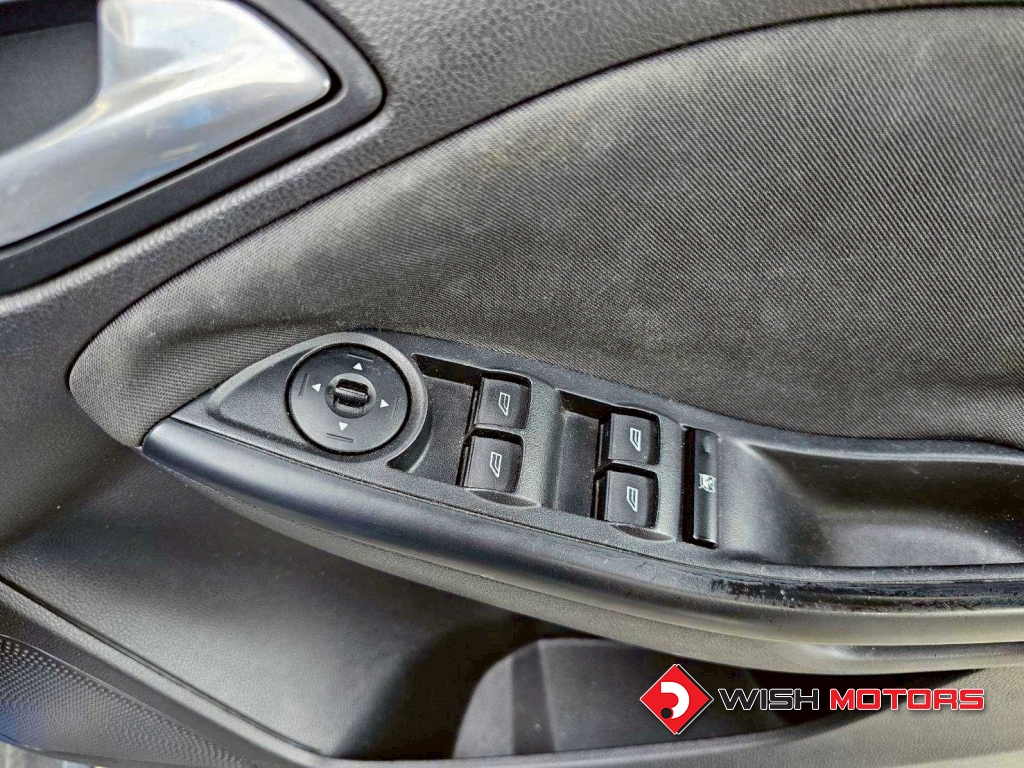 FORD FOCUS Trend 1.6 Ti-VCT [5 ประตู] AT ปี 2013 #7 (L)