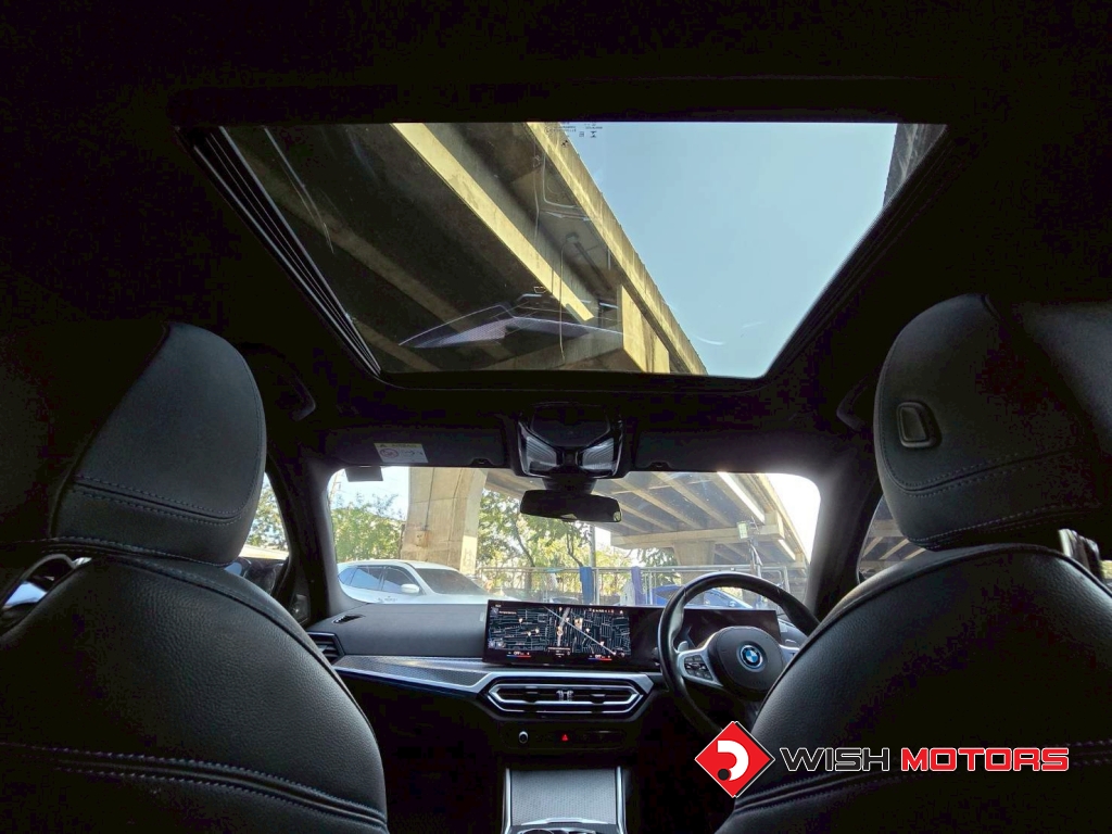 BMW SERIES 3 330e Plug-in Hybrid AT ปี 2022 #11 (L)