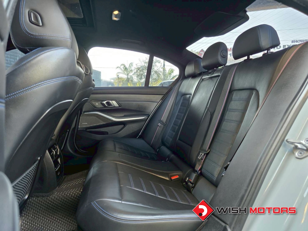 BMW SERIES 3 330e Plug-in Hybrid AT ปี 2022 #15 (L)