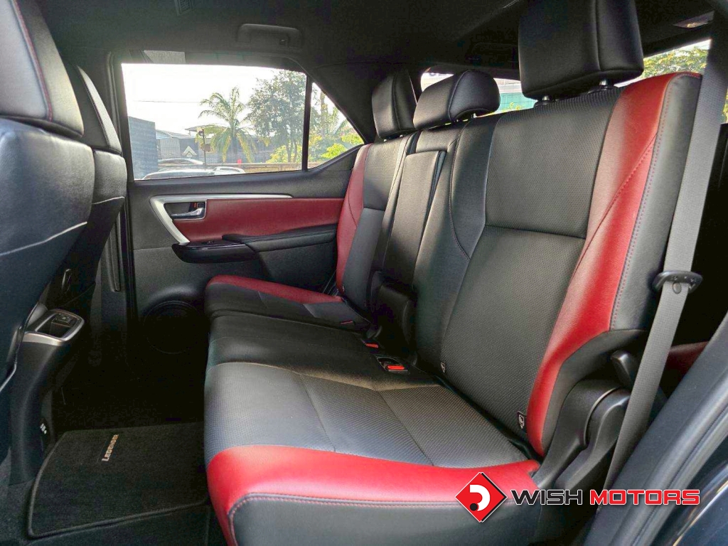TOYOTA FORTUNER 2.4 Legender AT ปี 2021 #16 (L)