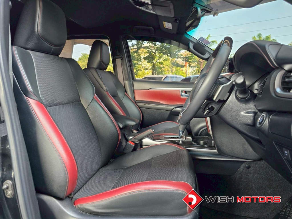 TOYOTA FORTUNER 2.4 Legender AT ปี 2021 #19 (L)