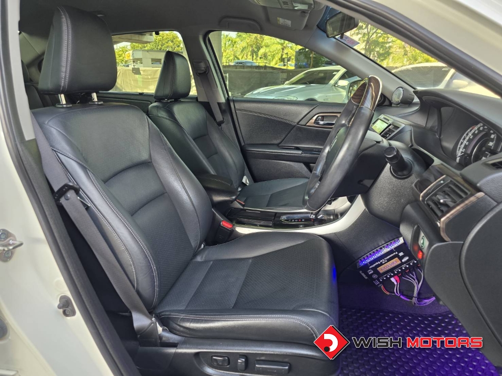 HONDA ACCORD 2.0 [E] AT ปี 2016 #12 (L)