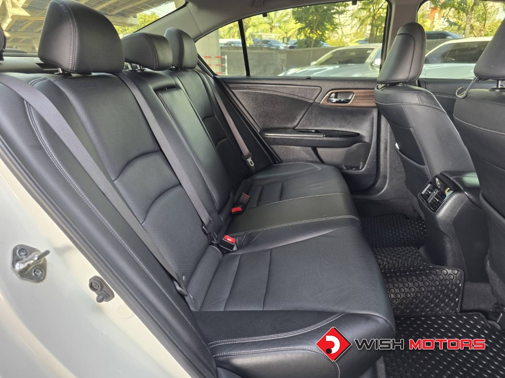 HONDA ACCORD 2.0 [E] AT ปี 2016 #13 (L)