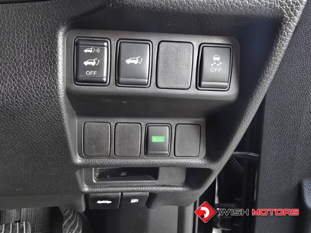 NISSAN X-TRAIL 2.0 V AT4WD. ปี 2015 #15 (L)