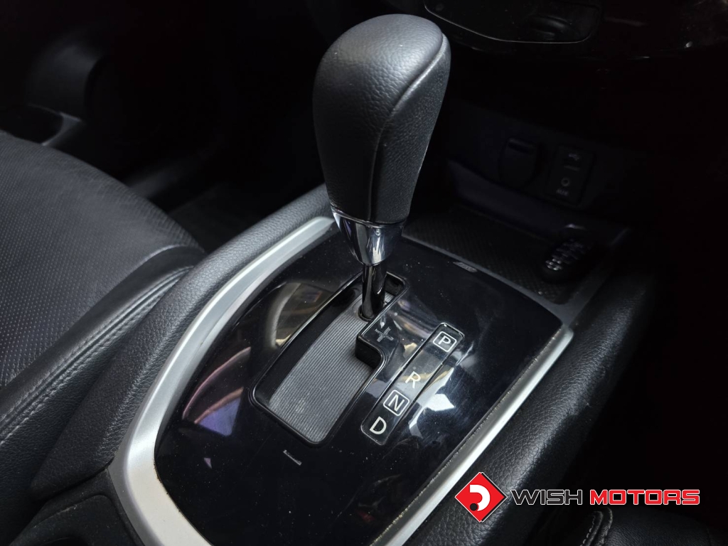 NISSAN X-TRAIL 2.0 V AT4WD. ปี 2015 #16 (L)