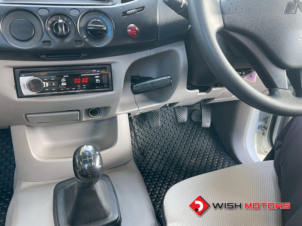 MITSUBISHI TRITON (ปี05-14) 2.4 GL [เบนซิน] MT ปี 2014 #11 (L)