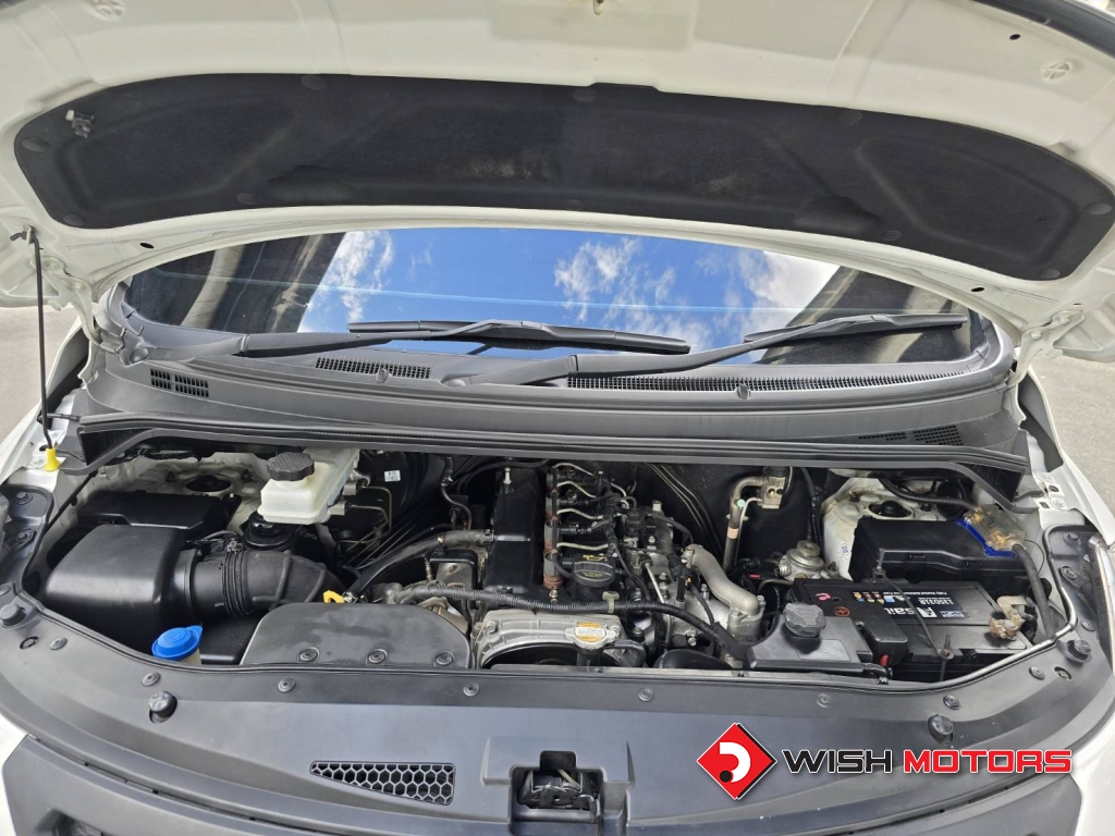 HYUNDAI GRAND STAREX [VIP] 2.5 CRDi VGT AT ปี 2011 #9 (L)