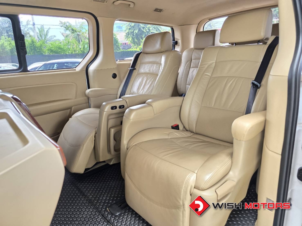 HYUNDAI GRAND STAREX [VIP] 2.5 CRDi VGT AT ปี 2011 #13 (L)