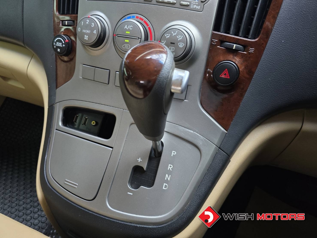 HYUNDAI GRAND STAREX [VIP] 2.5 CRDi VGT AT ปี 2011 #18 (L)