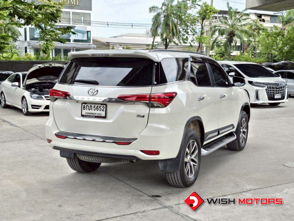 TOYOTA FORTUNER 2.4 LEADER V 4WD AT4WD. ปี 2018 #6 (L)