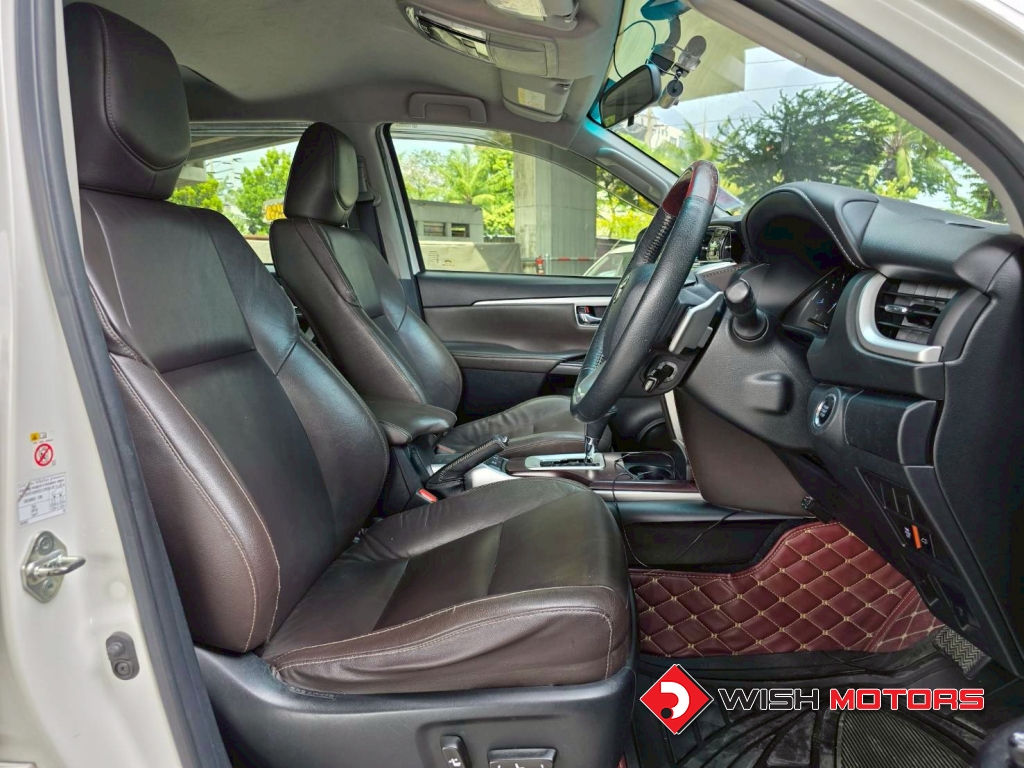 TOYOTA FORTUNER 2.4 LEADER V 4WD AT4WD. ปี 2018 #11 (L)