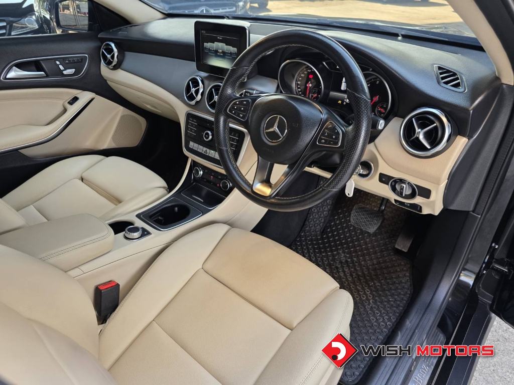 MERCEDES-BENZ GLA-CLASS GLA 200 AT ปี 2019 #9 (L)