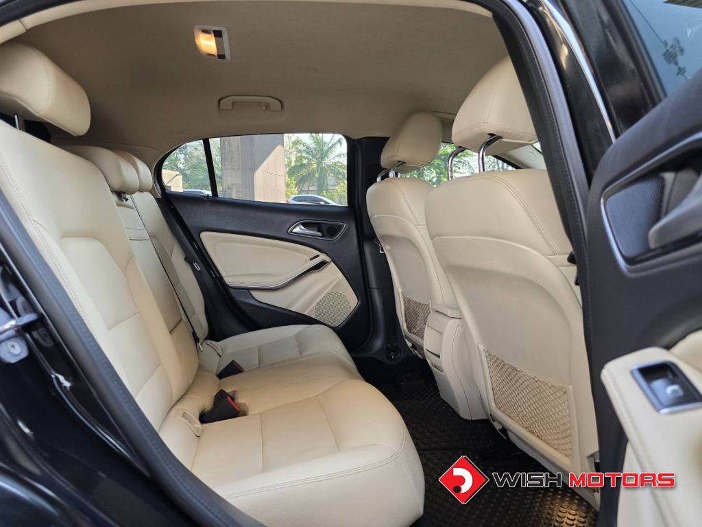 MERCEDES-BENZ GLA-CLASS GLA 200 AT ปี 2019 #10 (L)