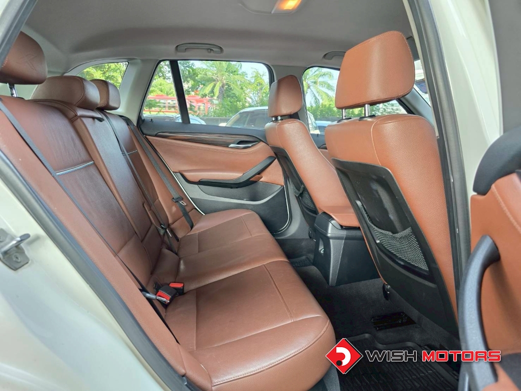 BMW X1 [sDrive] 18i AT ปี 2013 #13 (L)