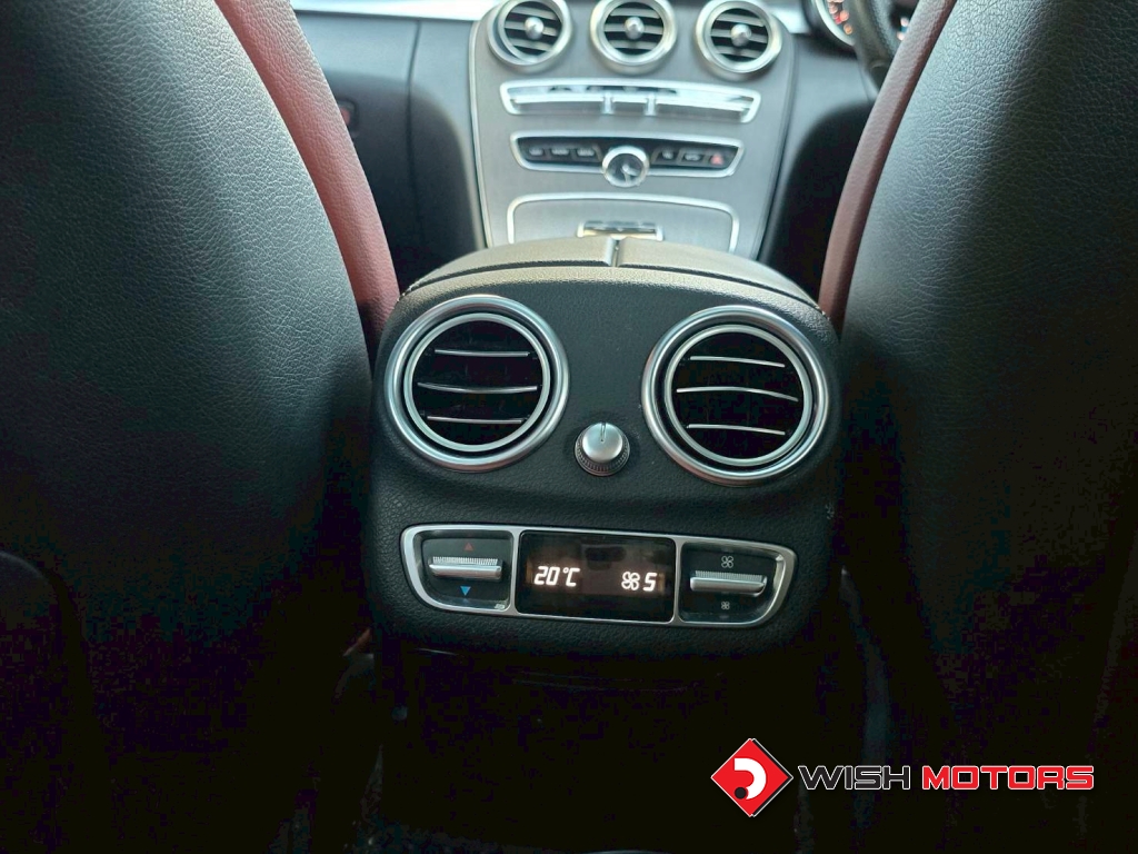 MERCEDES-BENZ C-CLASS C 300e AMG Dynamic AT ปี 2020 #11 (L)