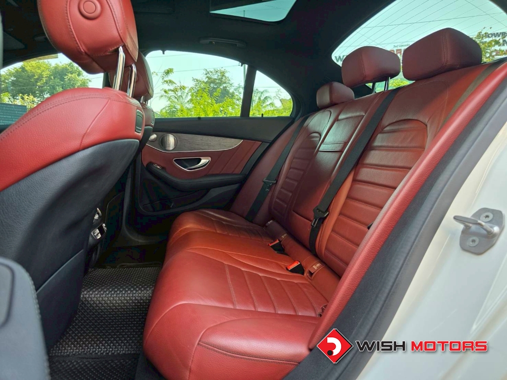 MERCEDES-BENZ C-CLASS C 300e AMG Dynamic AT ปี 2020 #16 (L)
