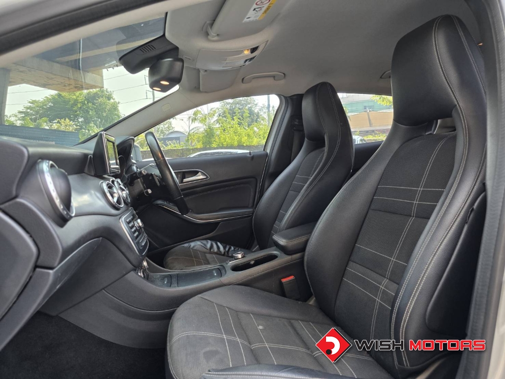 MERCEDES-BENZ GLA-CLASS GLA 200 AT ปี 2015 #12 (L)