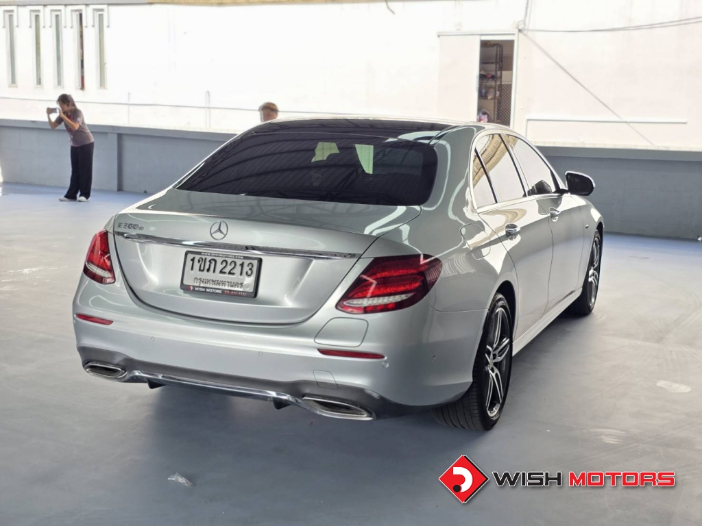 MERCEDES-BENZ E-CLASS E 300 e AMG Dynamic AT ปี 2021 #6 (L)