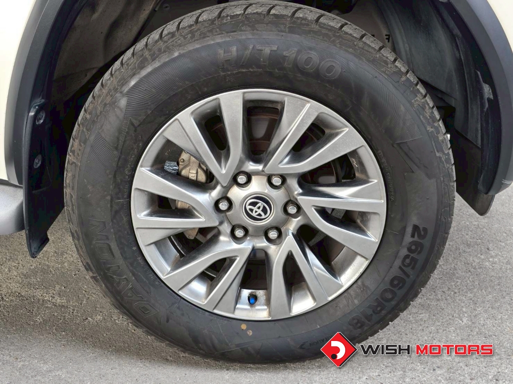TOYOTA FORTUNER 2.4 [V] AT ปี 2021 #7 (L)