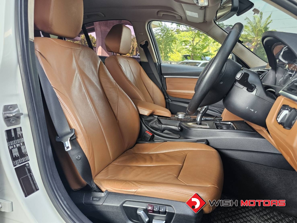 BMW SERIES 3 320i AT ปี 2015 #9 (L)