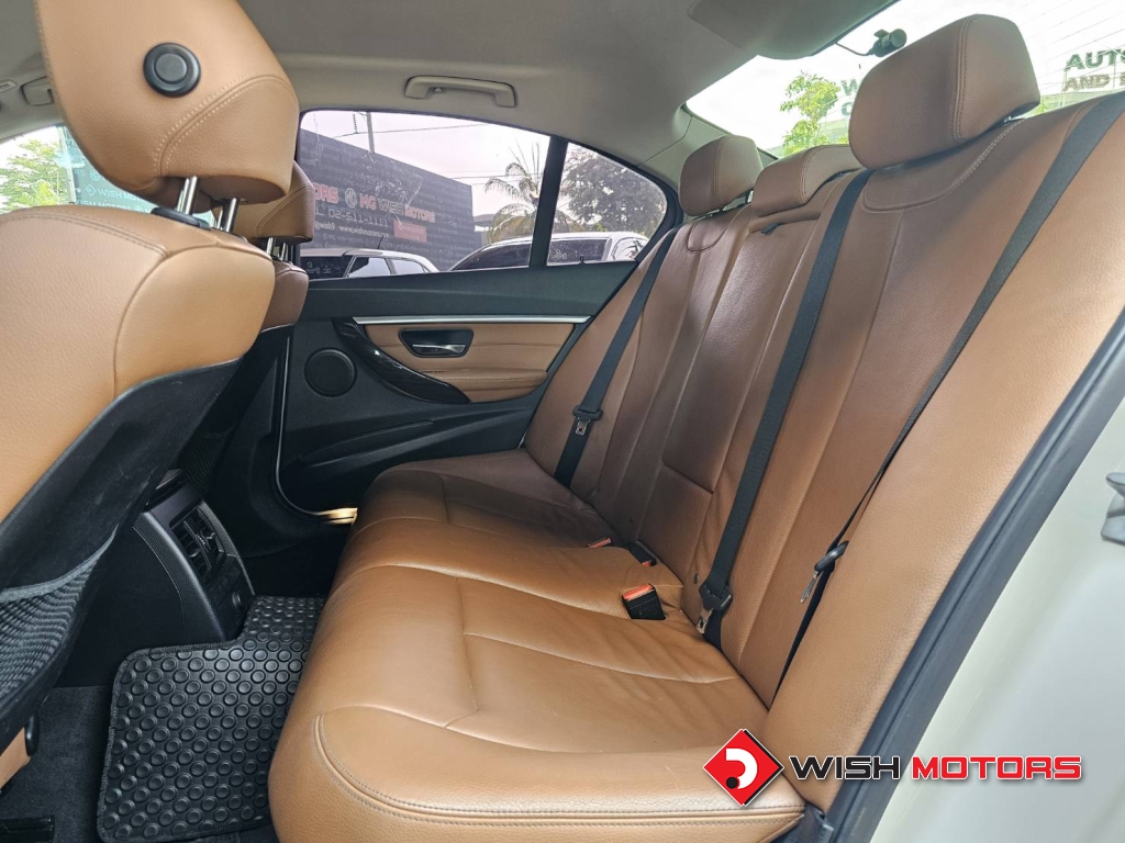 BMW SERIES 3 320i AT ปี 2015 #11 (L)