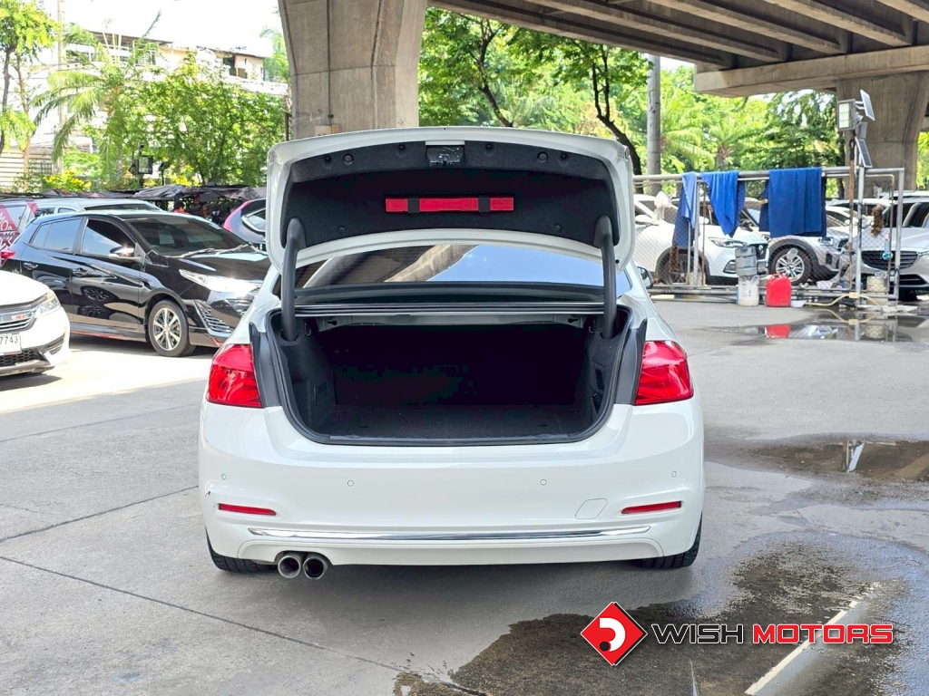BMW SERIES 3 330e AT ปี 2018 #19 (L)
