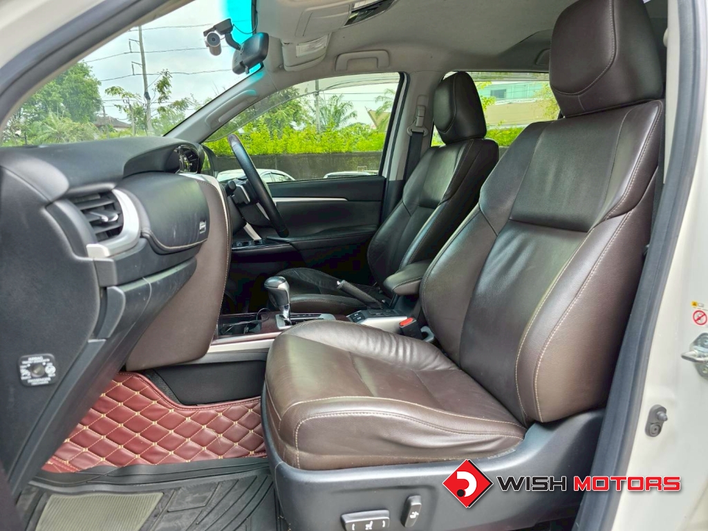 TOYOTA FORTUNER 2.4 [V] AT ปี 2019 #11 (L)