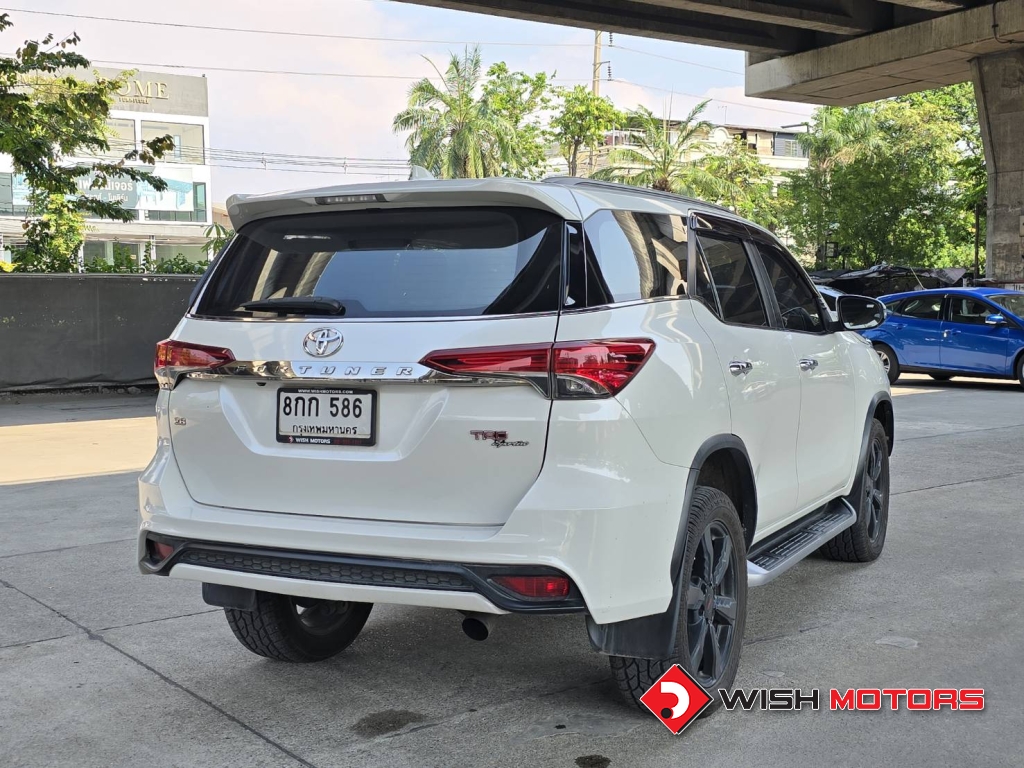TOYOTA FORTUNER 2.8 TRD Sportivo AT ปี 2018 #6 (L)