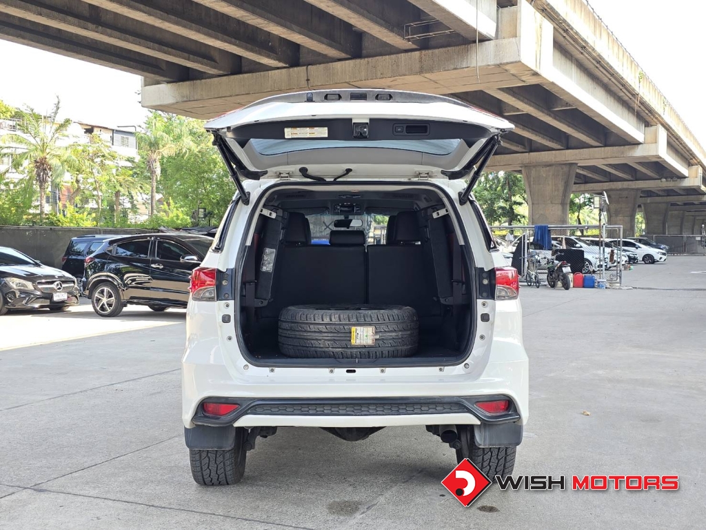TOYOTA FORTUNER 2.8 TRD Sportivo AT ปี 2018 #8 (L)