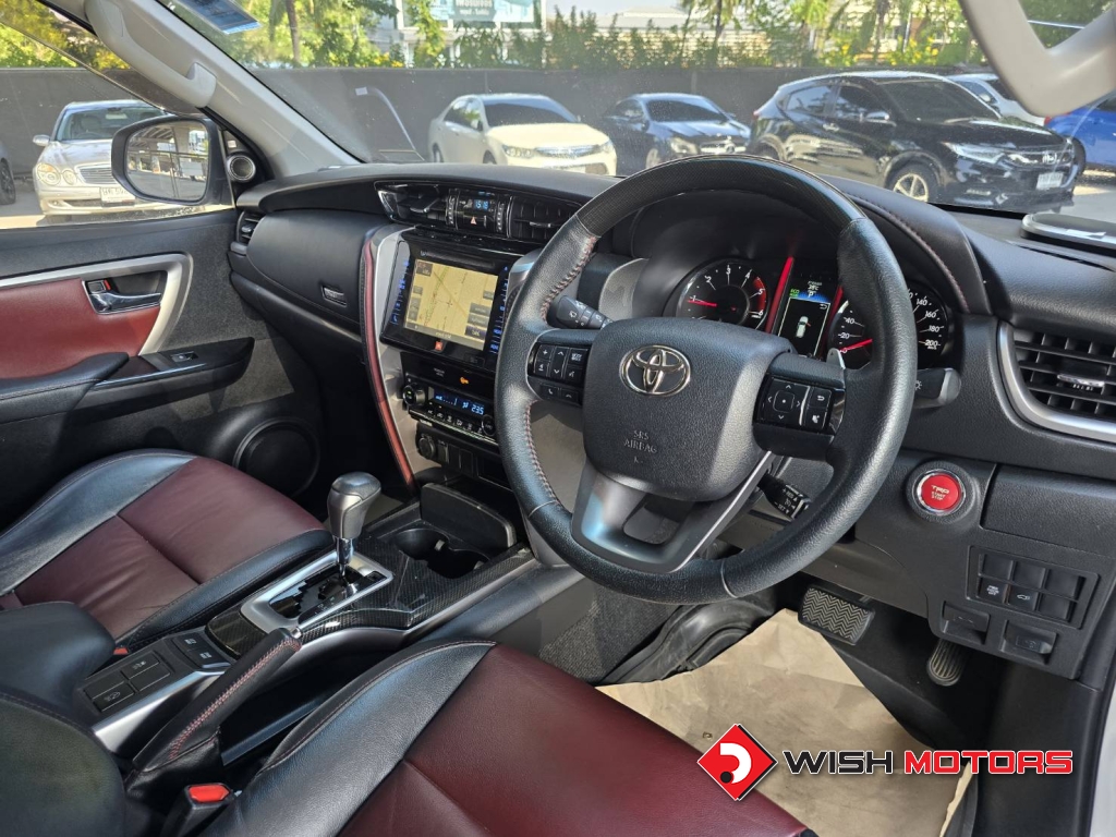 TOYOTA FORTUNER 2.8 TRD Sportivo AT ปี 2018 #10 (L)
