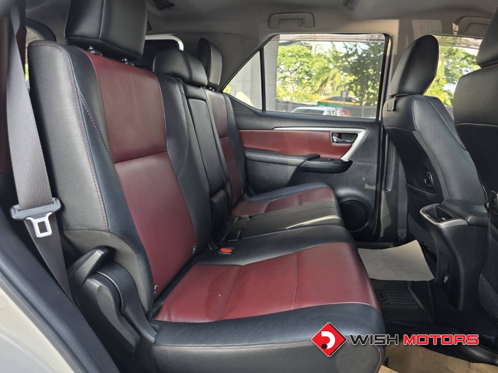 TOYOTA FORTUNER 2.8 TRD Sportivo AT ปี 2018 #12 (L)