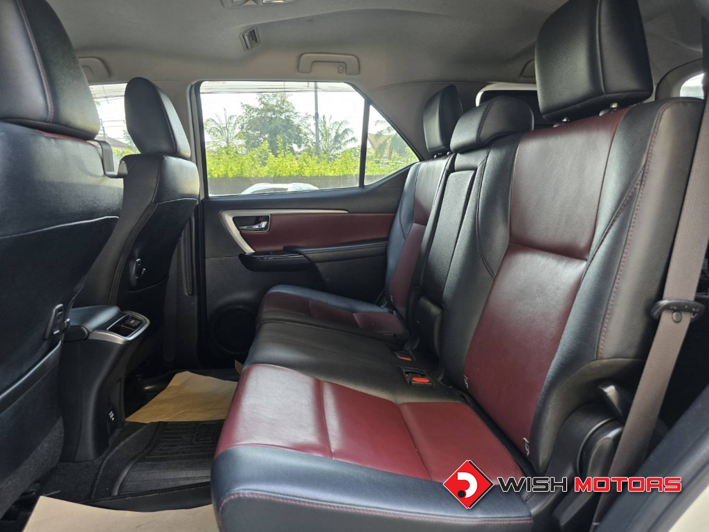 TOYOTA FORTUNER 2.8 TRD Sportivo AT ปี 2018 #13 (L)