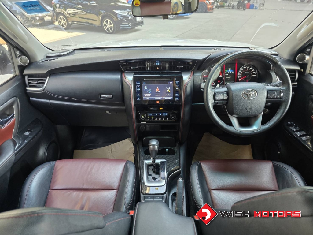 TOYOTA FORTUNER 2.8 TRD Sportivo AT ปี 2018 #15 (L)