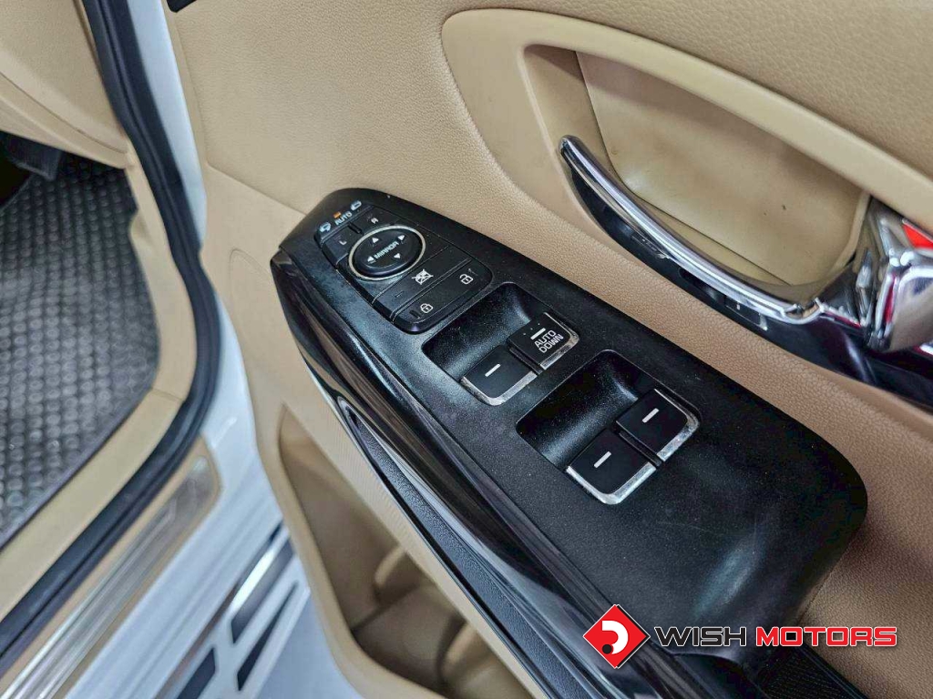 KIA GRAND CARNIVAL 2.2 EX AT ปี 2017 #17 (L)