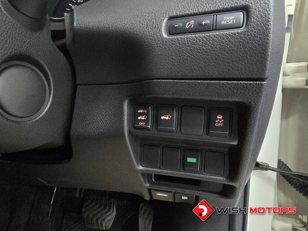 NISSAN X-TRAIL 2.5 V AT4WD. ปี 2015 #10 (L)