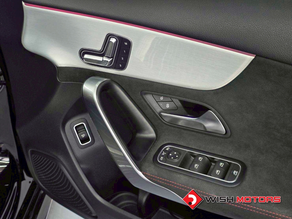MERCEDES-BENZ A-CLASS A 200 AMG Dynamic AT ปี 2024 #16 (L)
