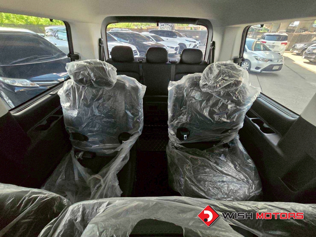 HYUNDAI STARIA 2.2 S AT ปี 2022 #8 (L)