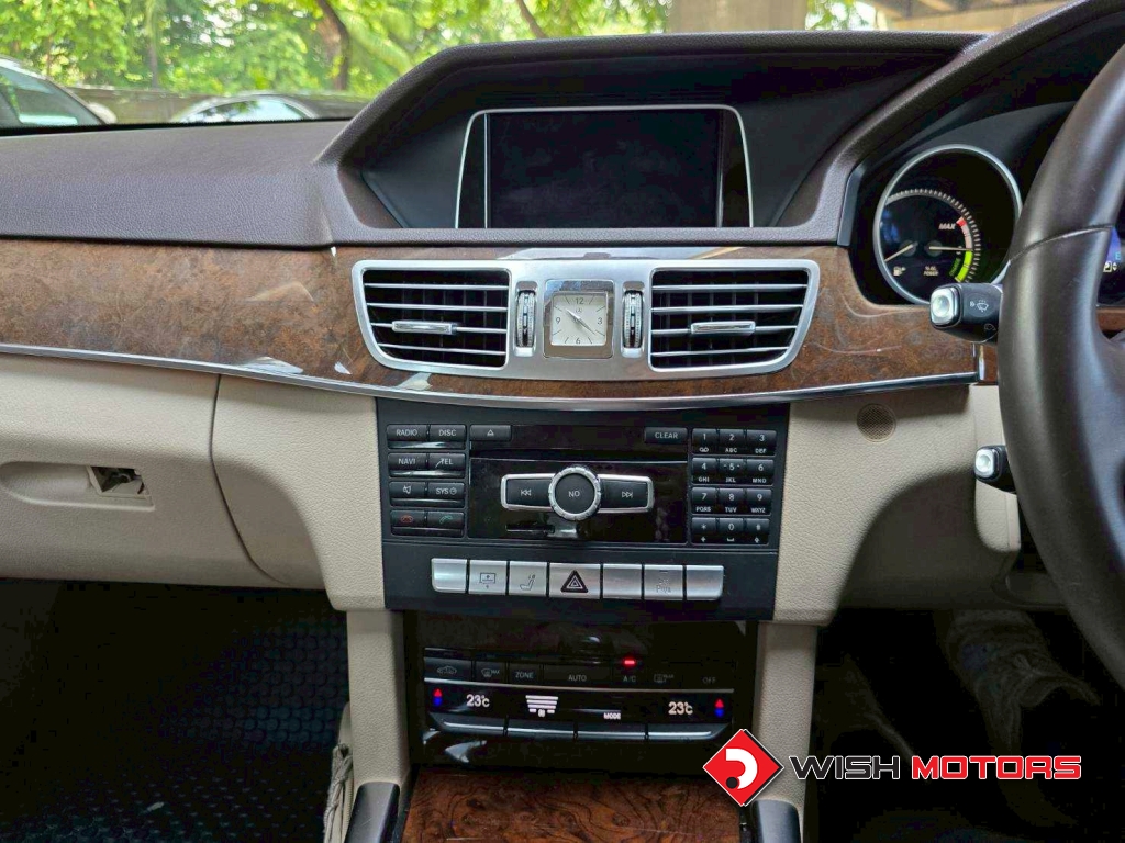 MERCEDES-BENZ E-CLASS E 300 [BlueTEC HYBRID] AT ปี 2014 #8 (L)