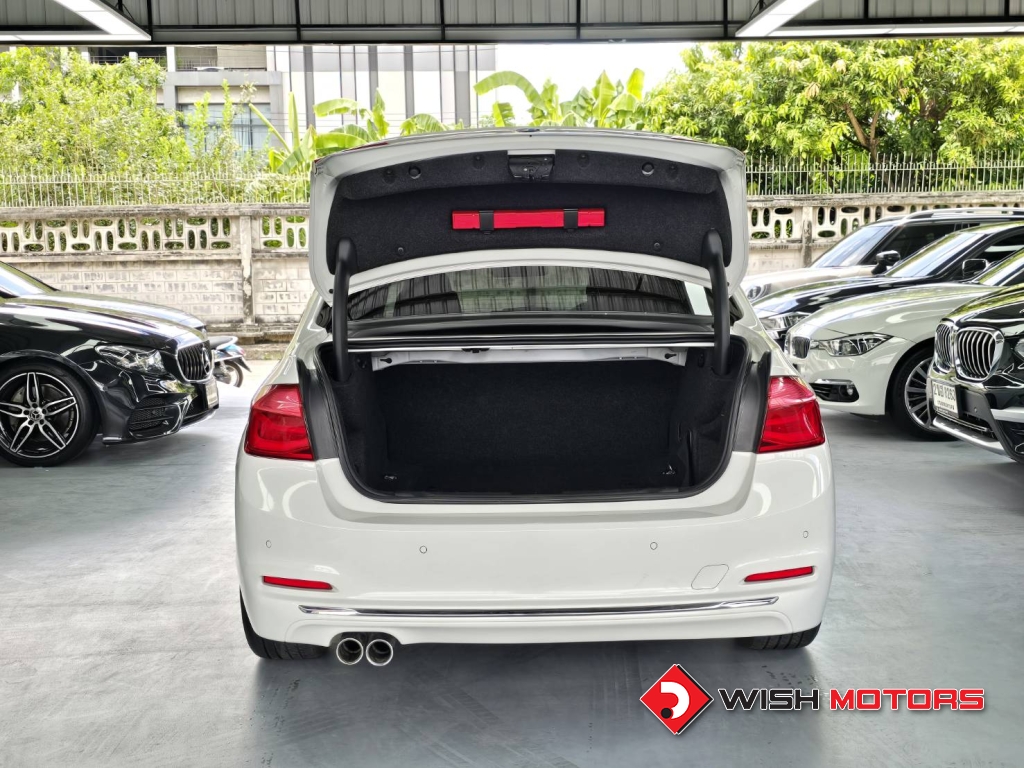 BMW SERIES 3 320i AT ปี 2015 #8 (L)